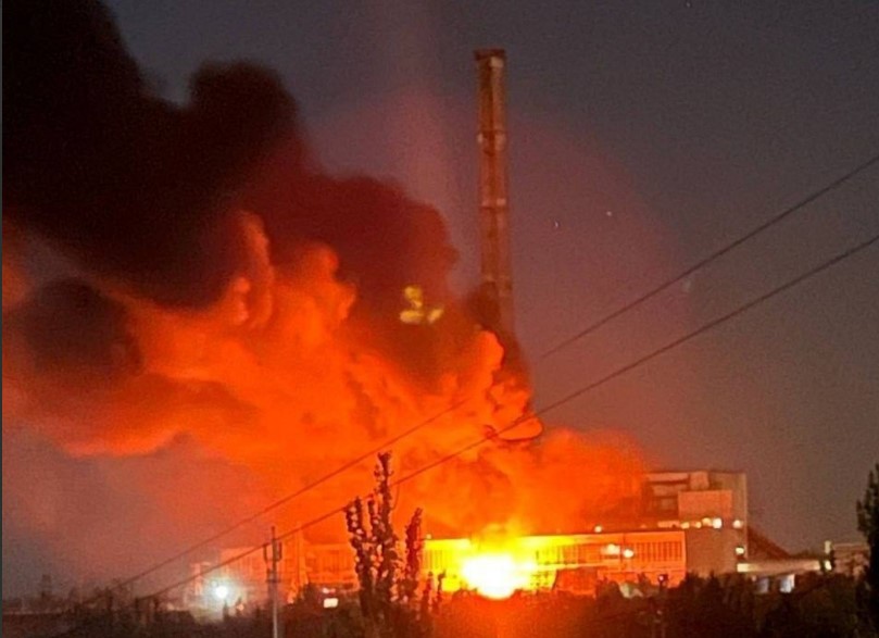Пожежі та блекаут в окупації: безпілотники атакували енергетику у Донецькій, Запорізькій та Луганській областях Пожежі та блекаут в окупації: безпілотники атакували енергетику у Донецькій, Запорізькій та Луганській областях